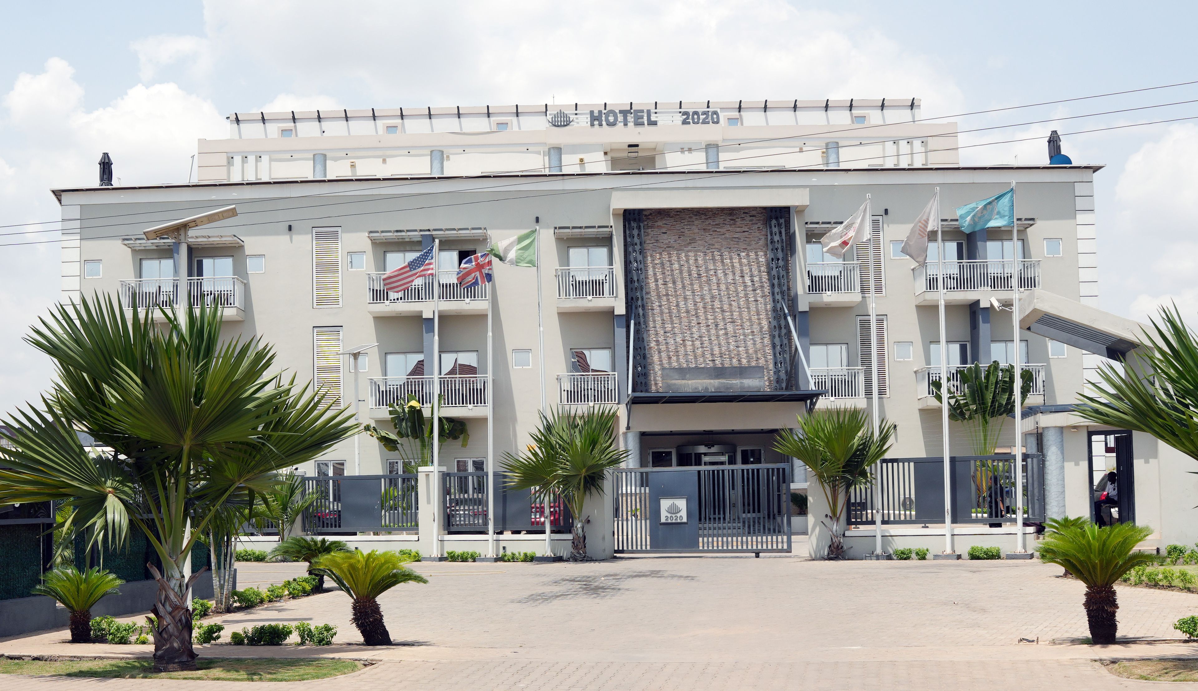 Hotel 2020 & Apartments - Main Photo 1