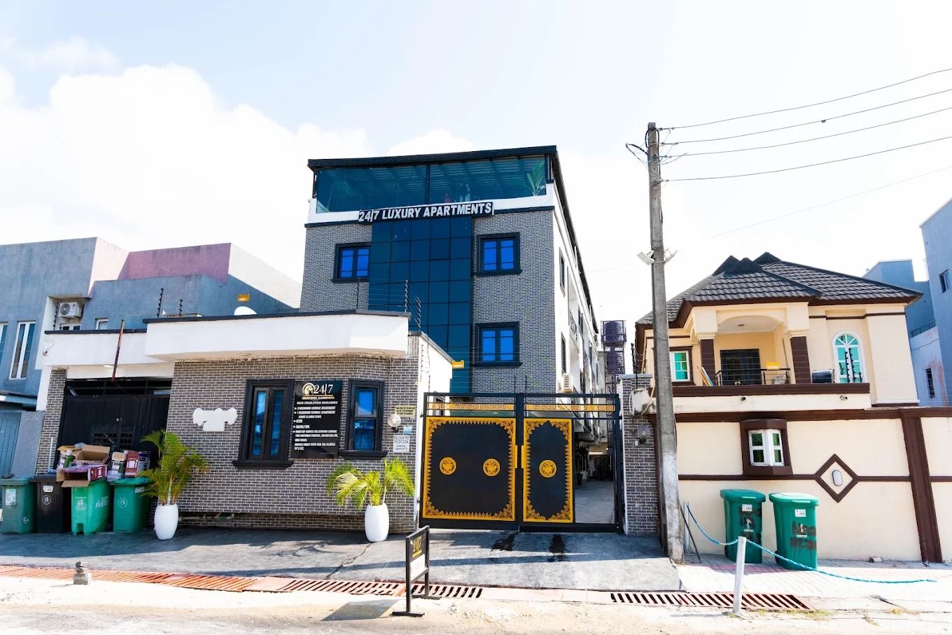 24|7 Luxury Apartments - Main Photo 1