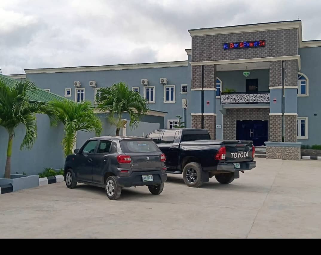 721 hotel and suites - Main Photo 1