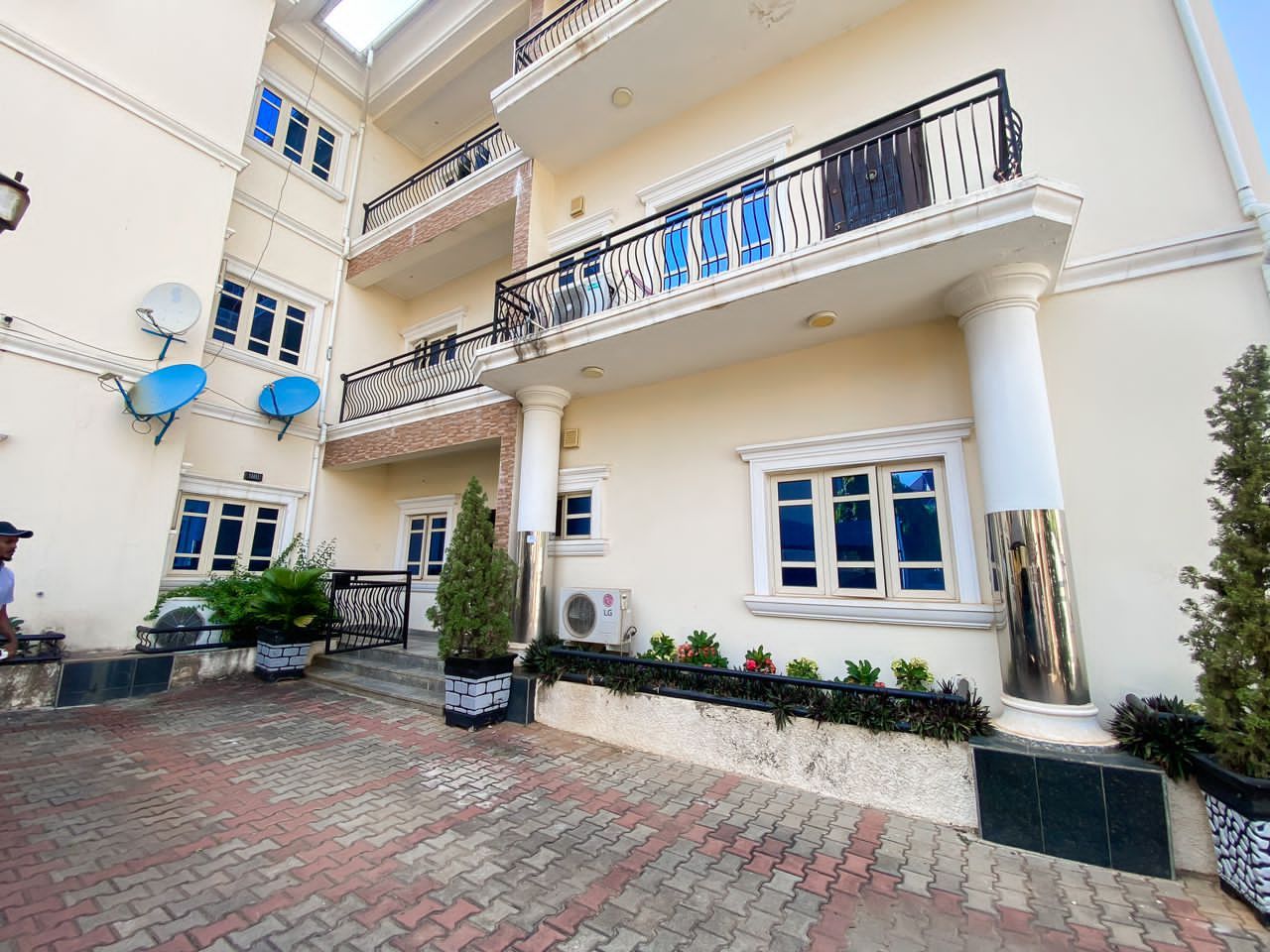 Breet & Toss Apartments - Main Photo 1