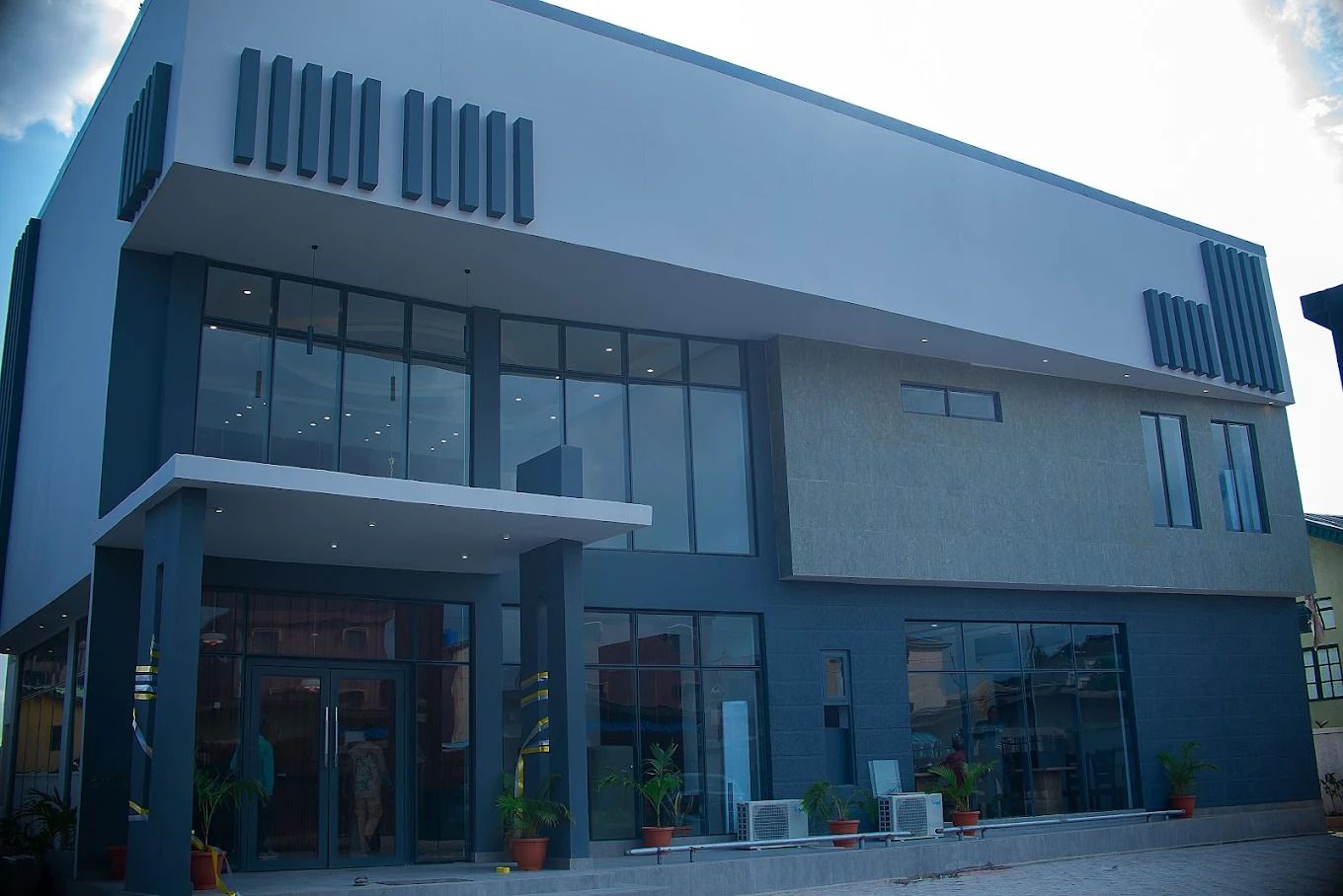 Hotel Capitol - Main Photo 1