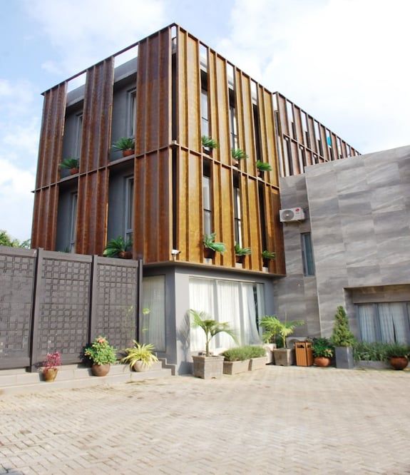 IRIS HOTEL - Main Photo 1