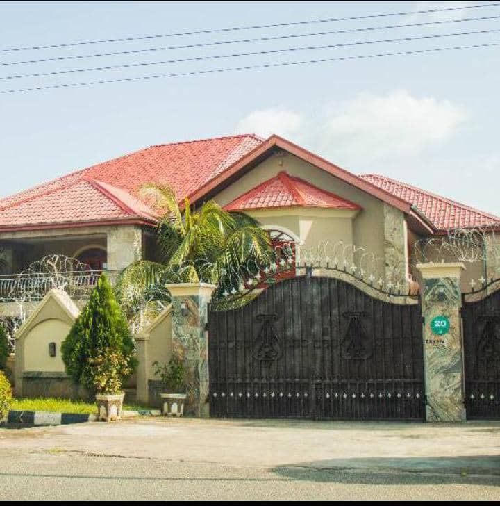 J's Place Hotel and Suite - Main Photo 1