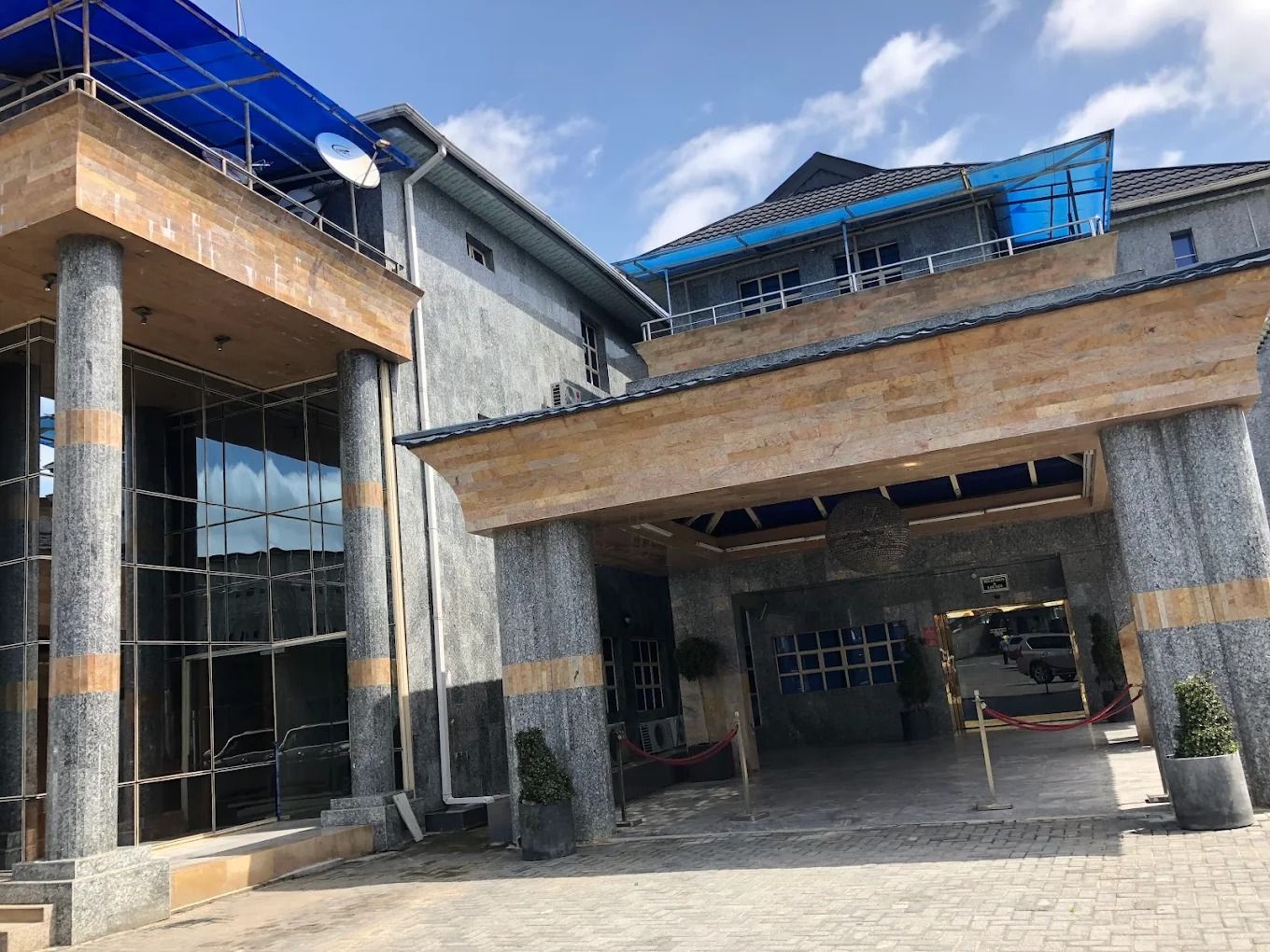 Jonaith hotel and suites - Main Photo 1