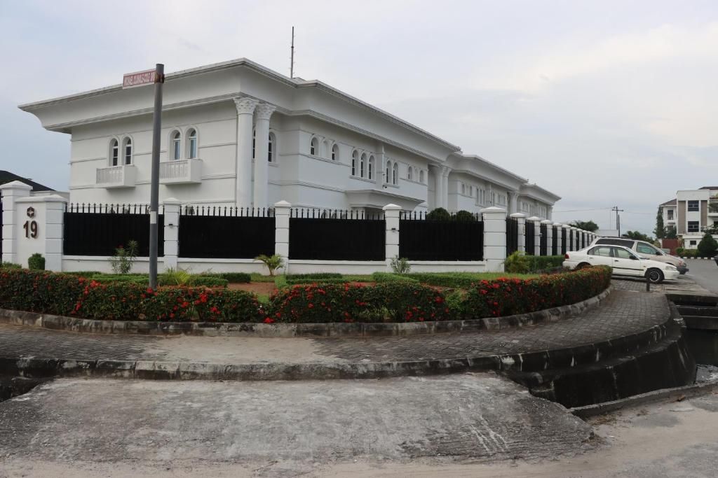 PRESKEN WHITE HOUSE - Main Photo 1