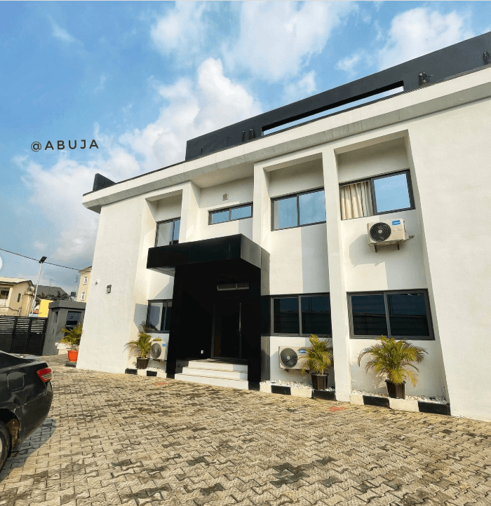 Plush Hotel - Main Photo 1