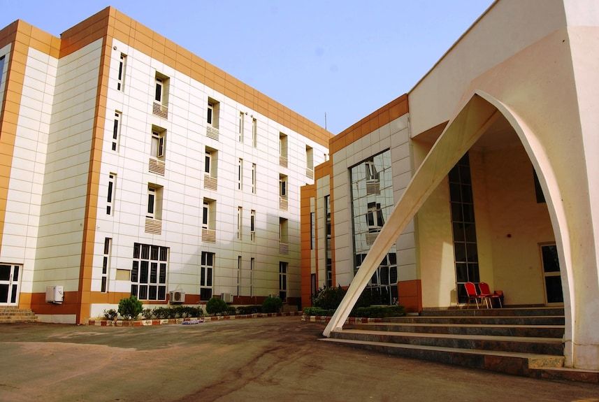 Royal Choice Inn Hotel - Main Photo 1