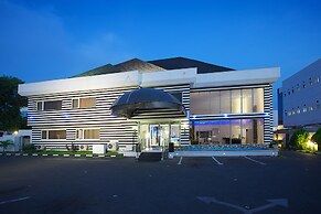 Summerset Continental Hotel - Main Photo 1