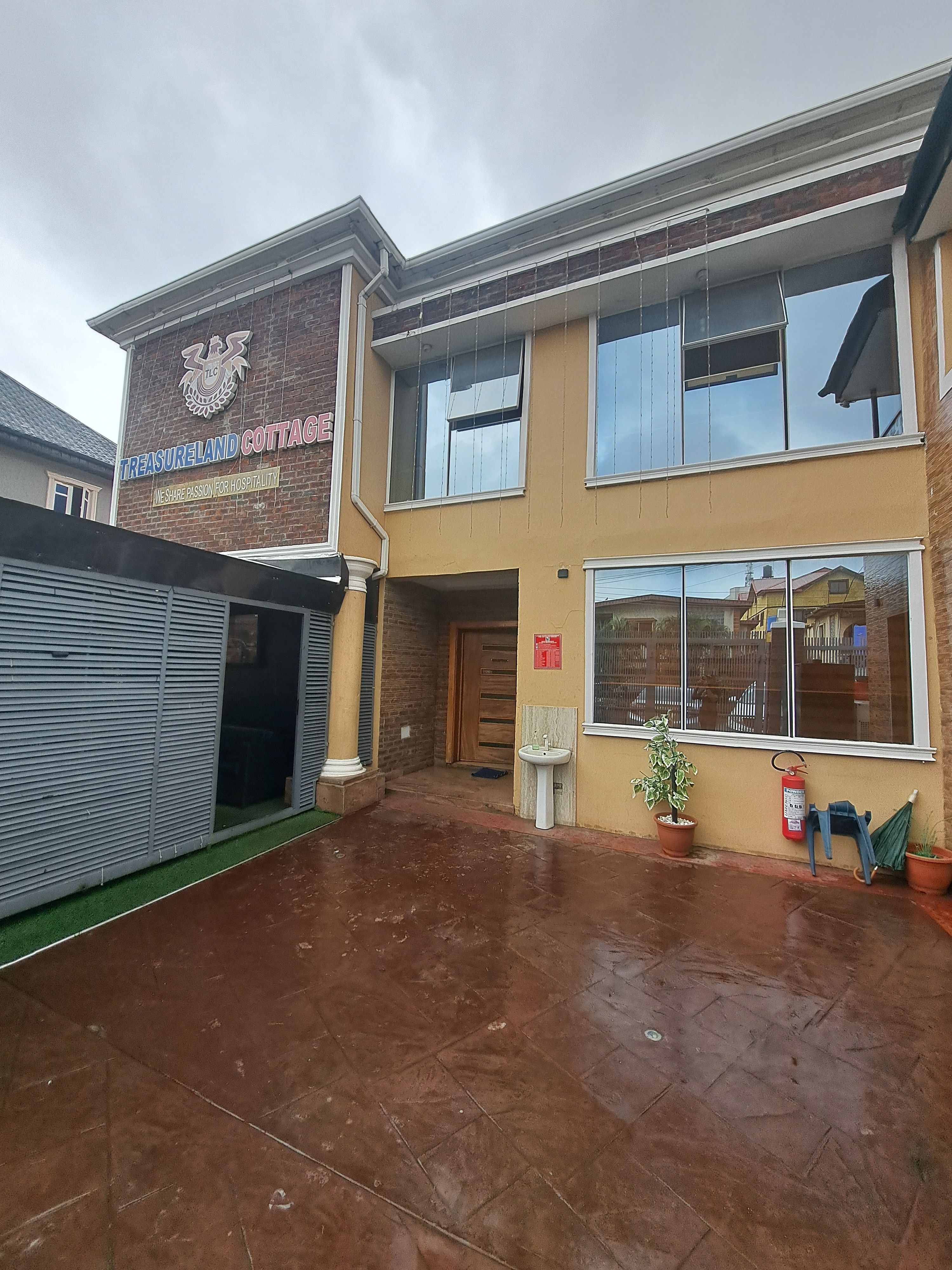 Treasureland Cottage TLC - Main Photo 1