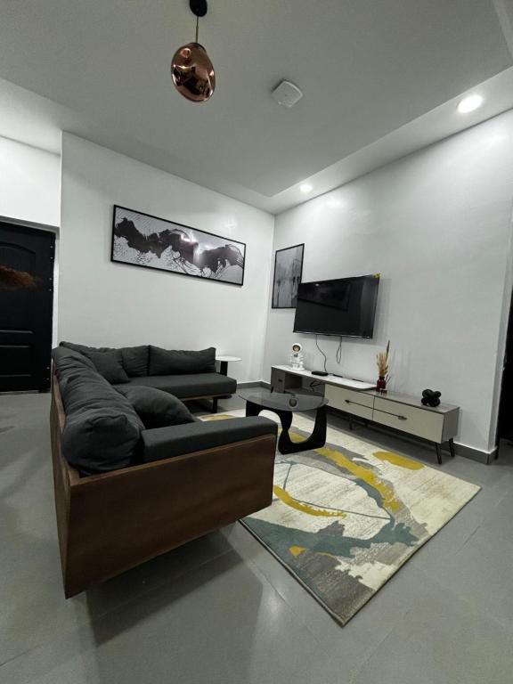 Z98 RESIDENCE - Main Photo 1