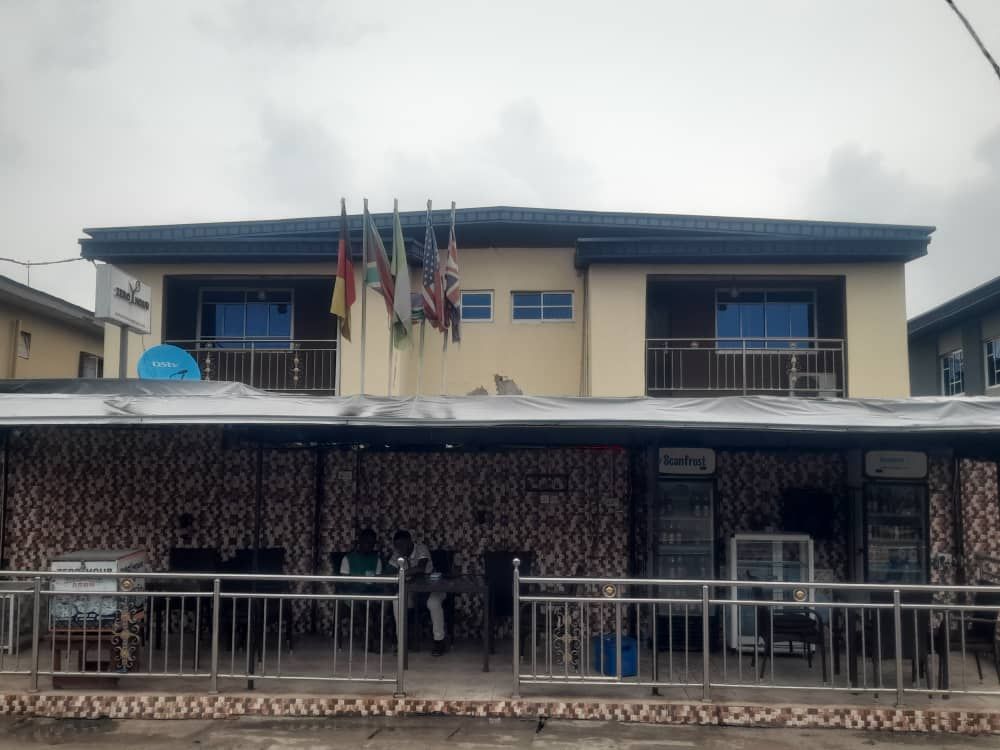 Zero hours hotel - Main Photo 1